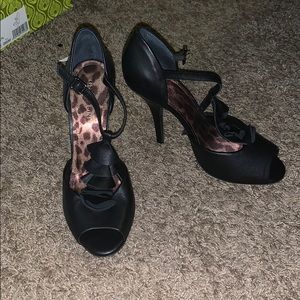 Brand new black Gianni bini heels size 10